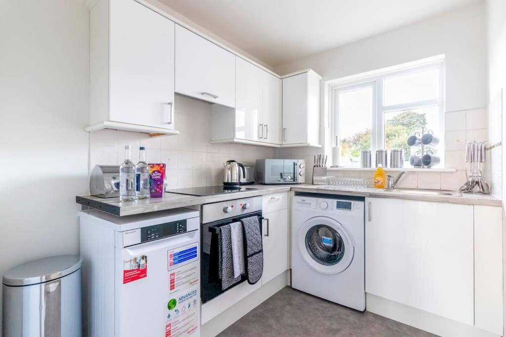 Beautiful Sea View 2 Bedroom Sleeps 6-Free Parking Bournemouth Exterior foto